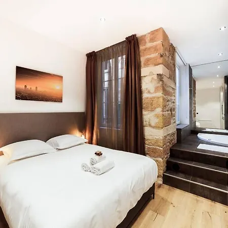 Allinlyon | Balneo Premium Terreaux شقة