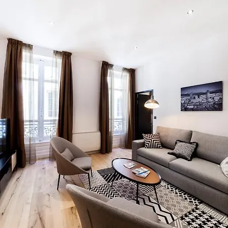 Apartamento Pur bonheur Hôtel de ville - clim et balnéo AIL *